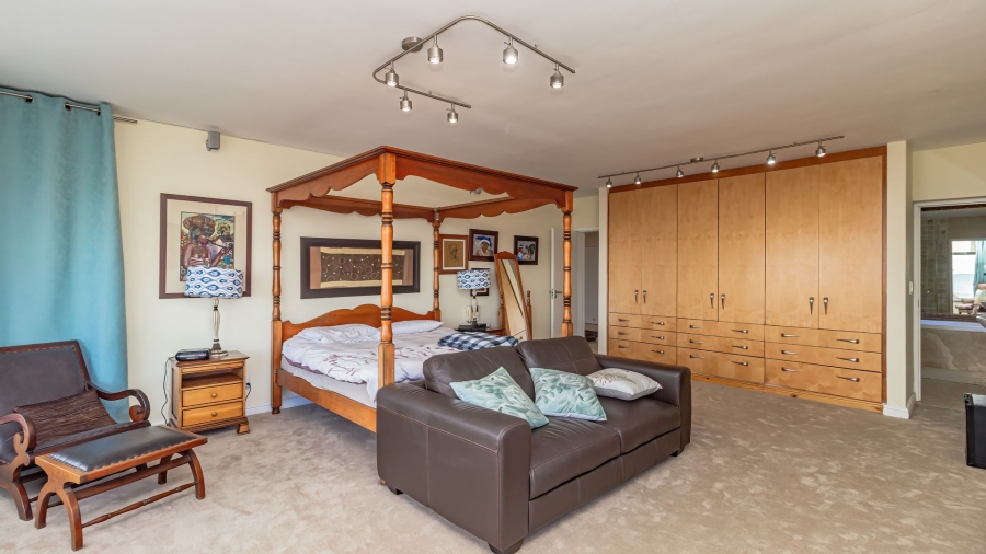 6 Bedroom Property for Sale in Bloubergstrand Western Cape